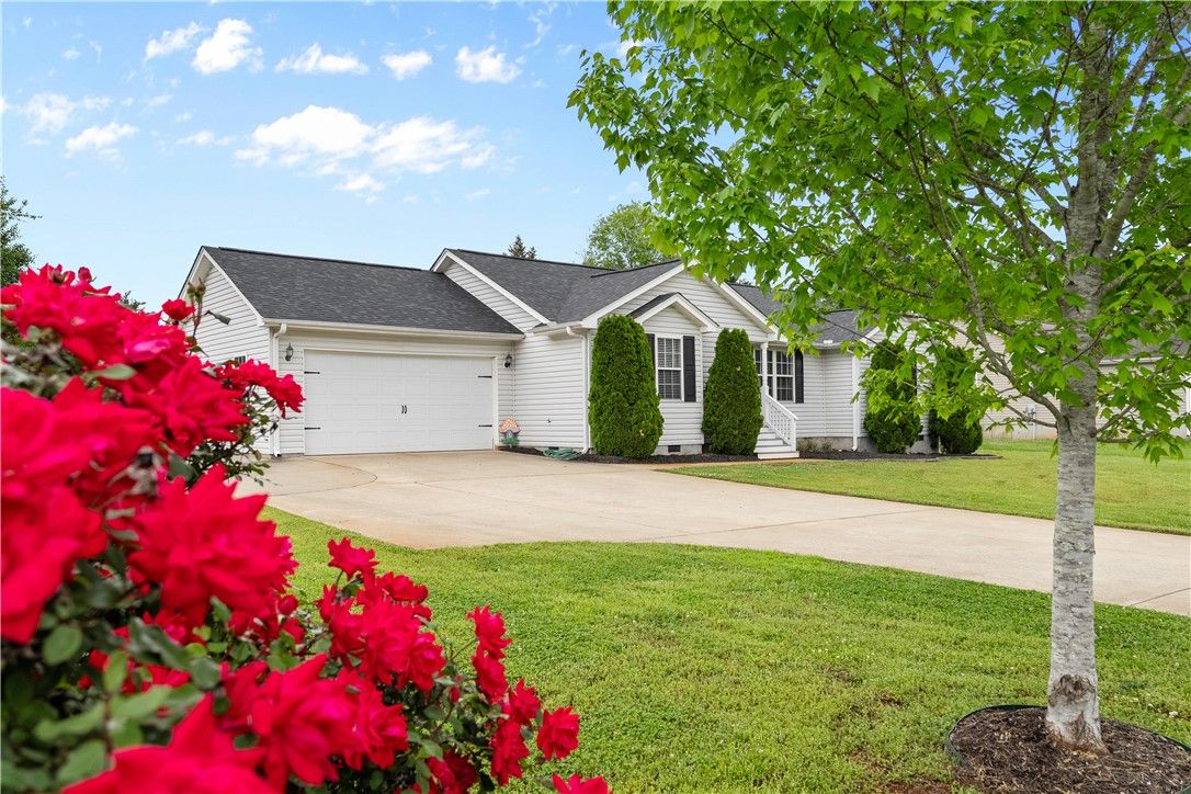 Terrace Meadows, Seneca Community