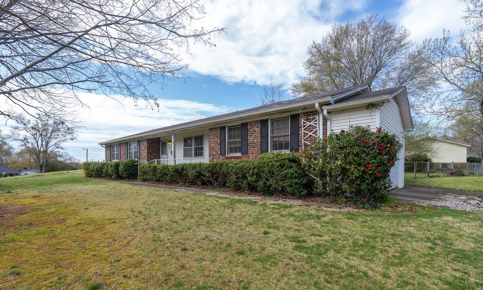 Property image 2 at 207 Lakewood Circle, Greer, SC 29651-5956