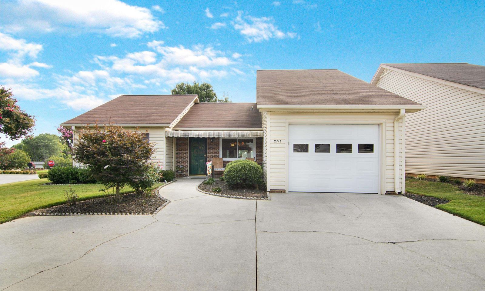 Property image 2 at 201 S Woodgreen Way, Greenville, SC 29615