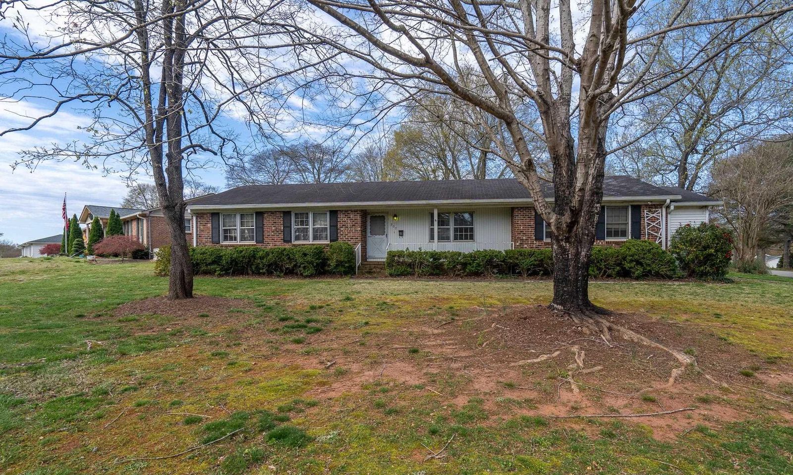 Main image of property at 207 Lakewood Circle, Greer, SC 29651-5956