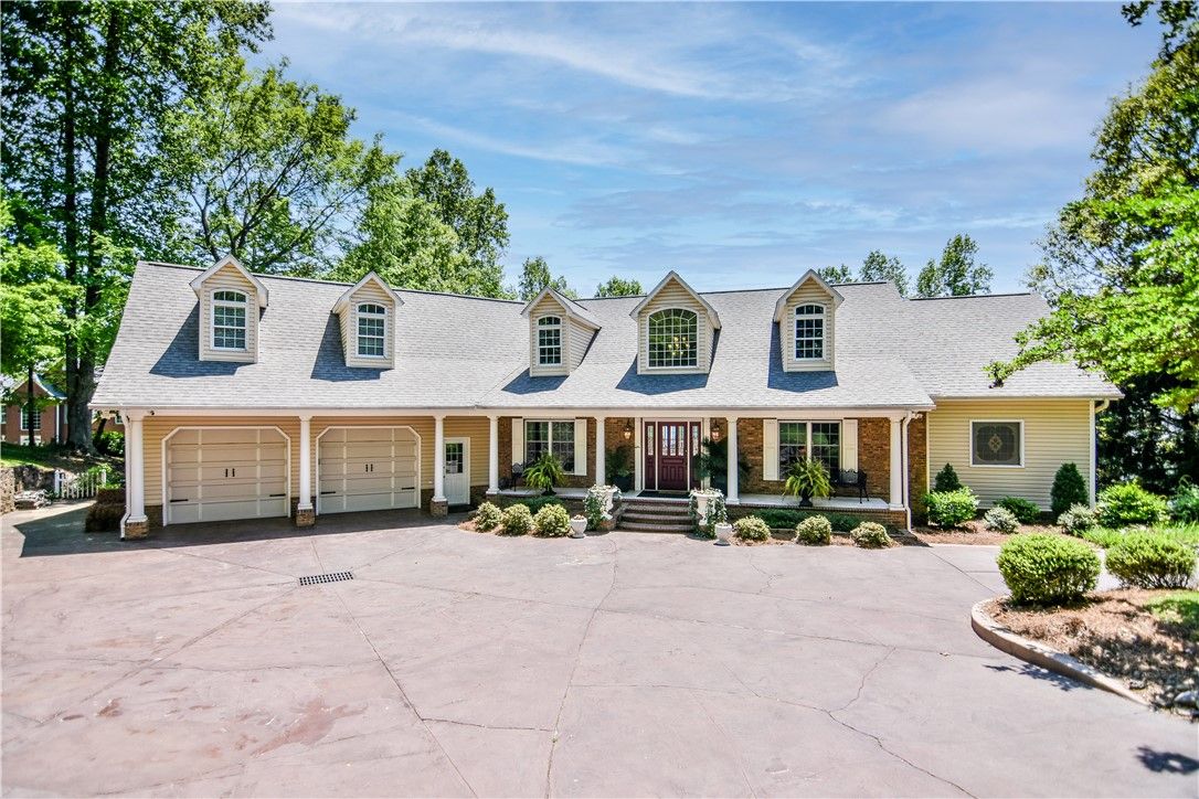 Property image 2 at 515 Beacon Shores Drive, Seneca, SC 29672