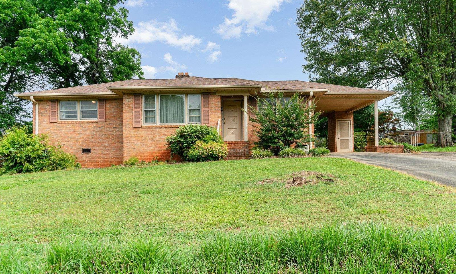 Property image 1 at 3 LYNHURST Drive, Greenville, SC 29611