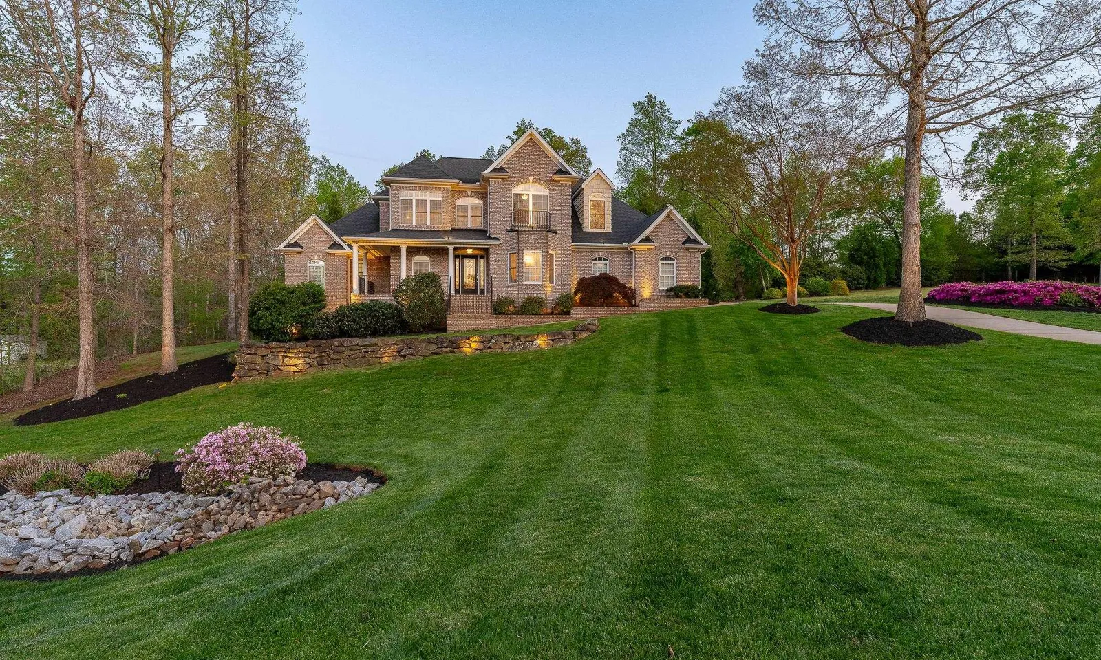 Montague Lakes, Easley Community