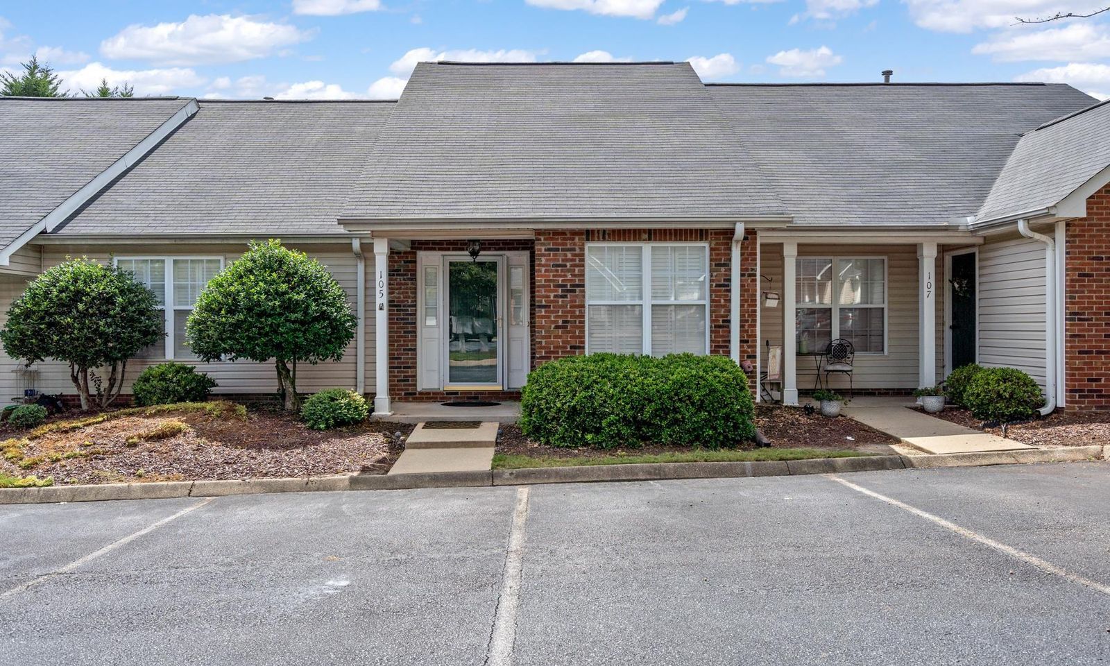 Property image 1 at 105 Brookhill Place, Mauldin, SC 29662