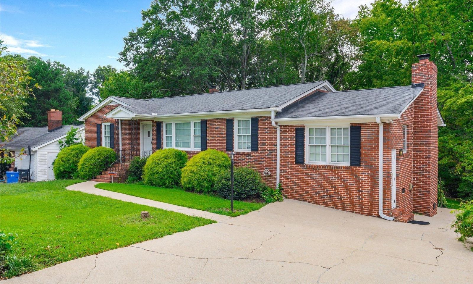 Property image 3 at 100 Thornwood Drive, Taylors, SC 29687