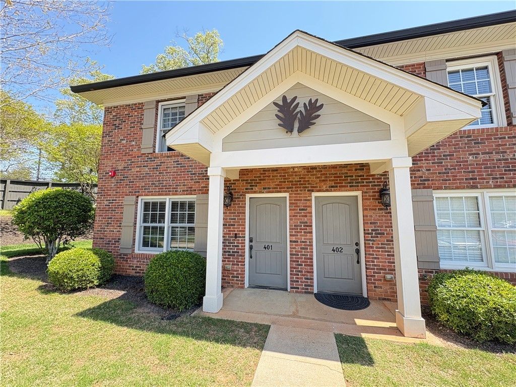 Oakledge, Clemson Community