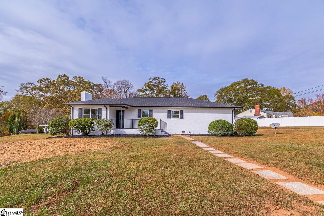 Property image 2 at 111 Tanglewood Drive, Greenville, SC 29611