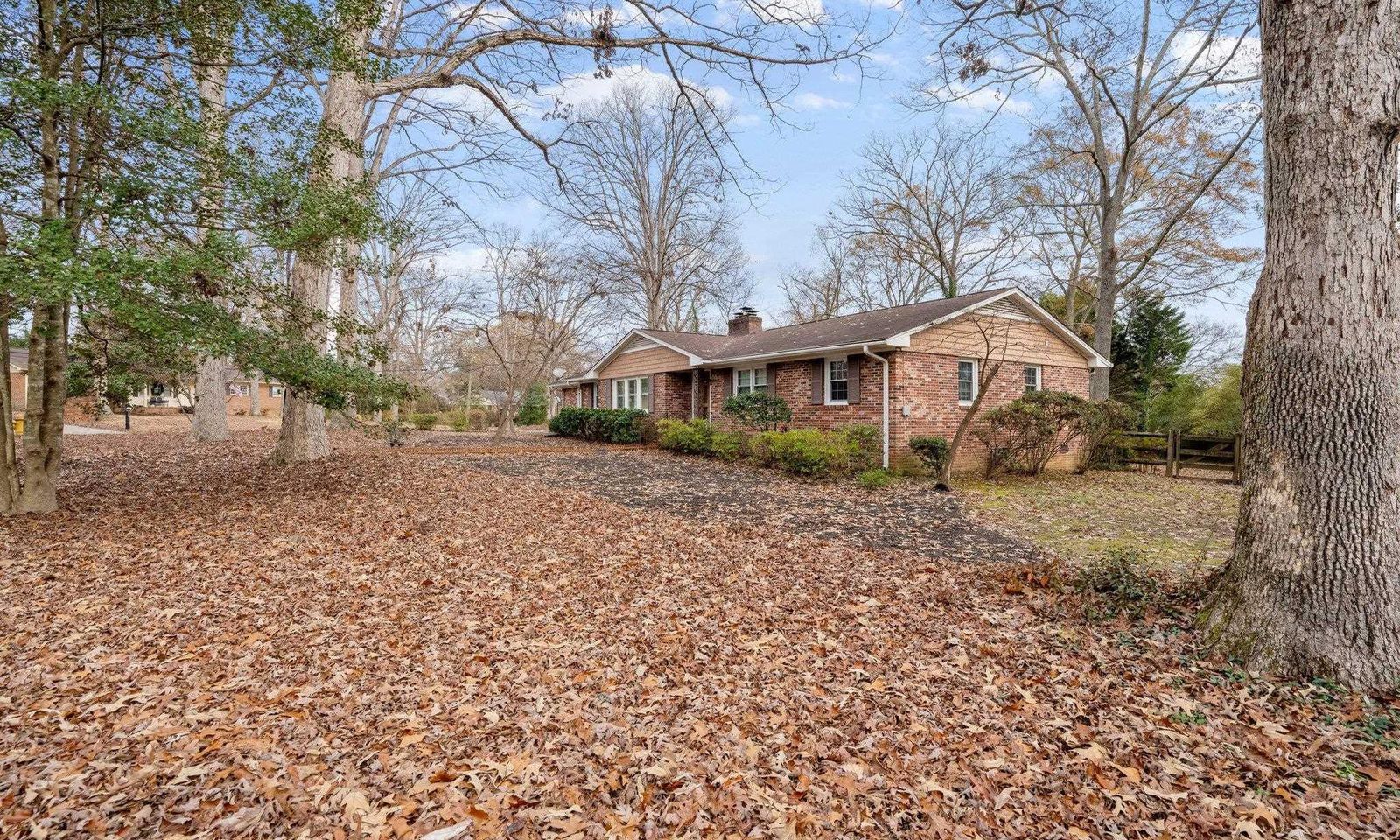Property image 5 at 16 Kimberly Lane, Taylors, SC 29687