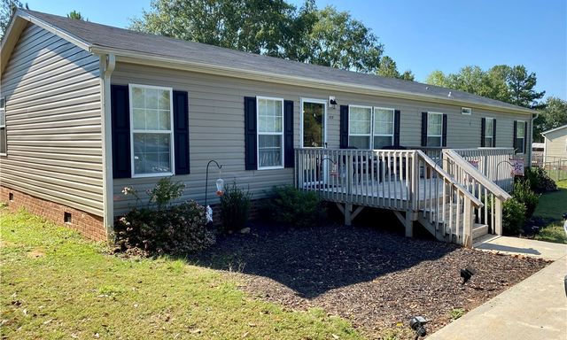 108 Twin Oaks Court