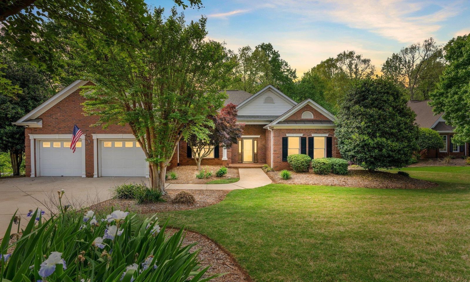 Main image of property at 489 S Oakley Lane, Spartanburg, SC 29301
