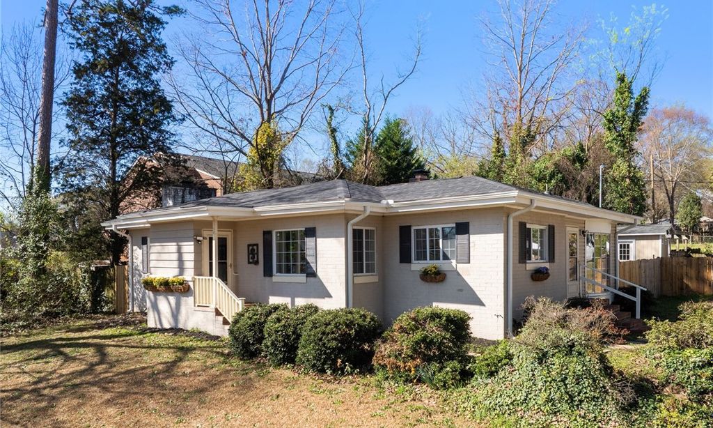 1811 Club Drive