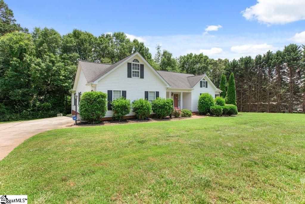 Property image 2 at 6 Raynes Court, Taylors, SC 29687