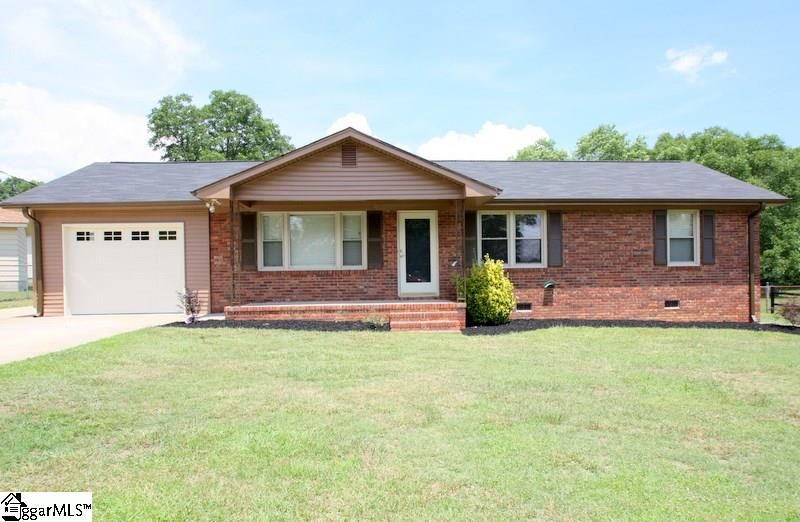 Property image 1 at 1 Live Oak Way, Taylors, SC 29687