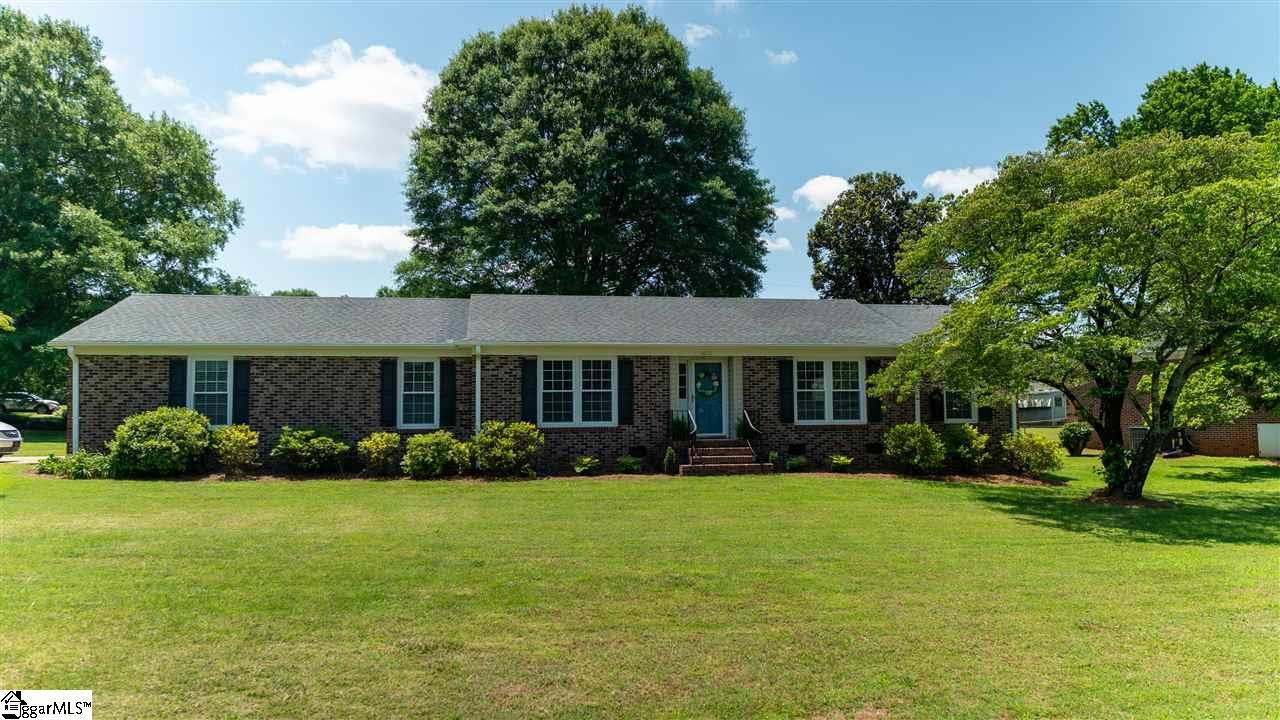 Main image of property at 1012 Windwood Drive, Anderson, SC 29621