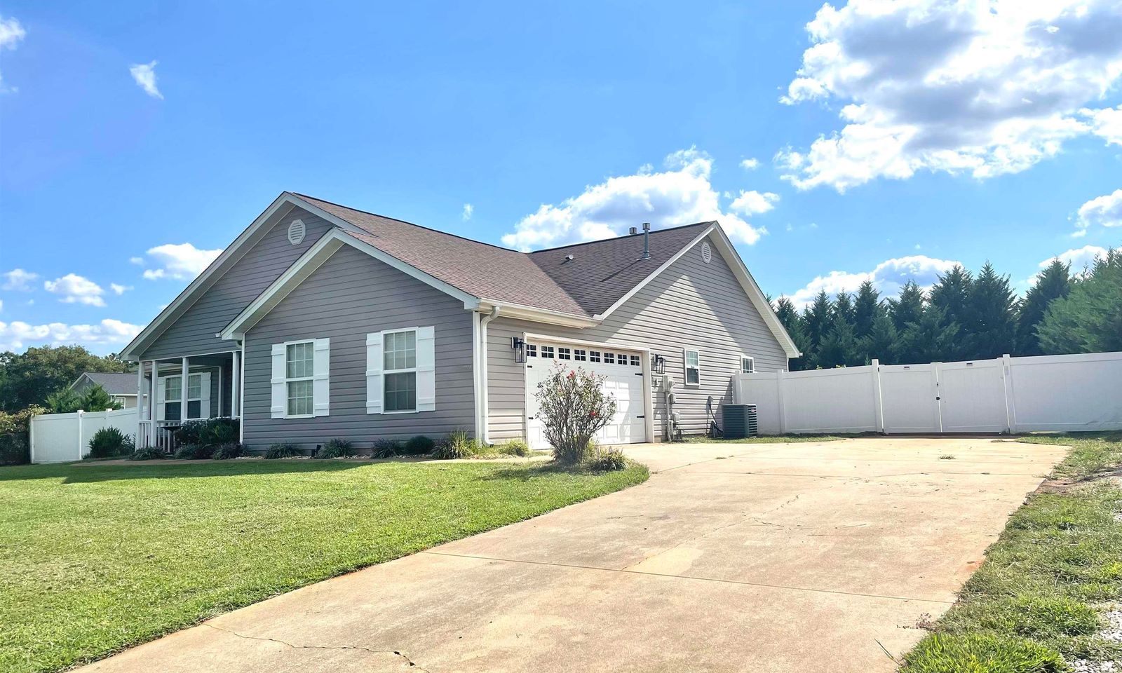 Property image 3 at 330 Shadowfield Acres Drive, Duncan, SC 29334