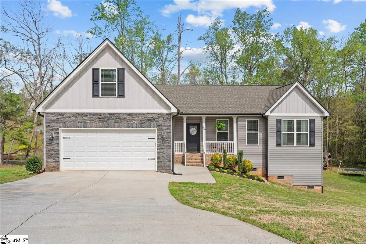 Lightwood Farms, Woodruff Community
