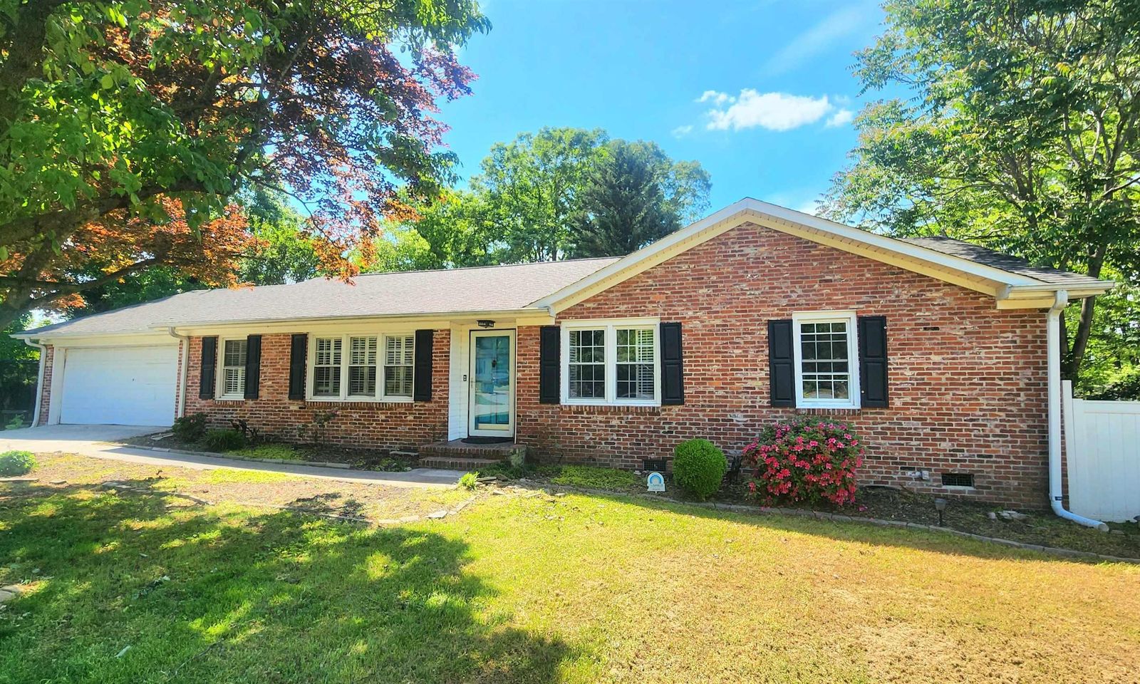 Main image of property at 10 Cavendish Close, Taylors, SC 29687