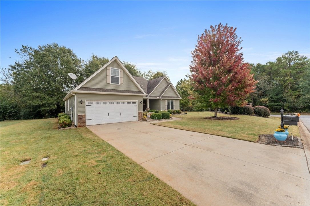 Property image 2 at 304 Knoll View Drive, Seneca, SC 29678