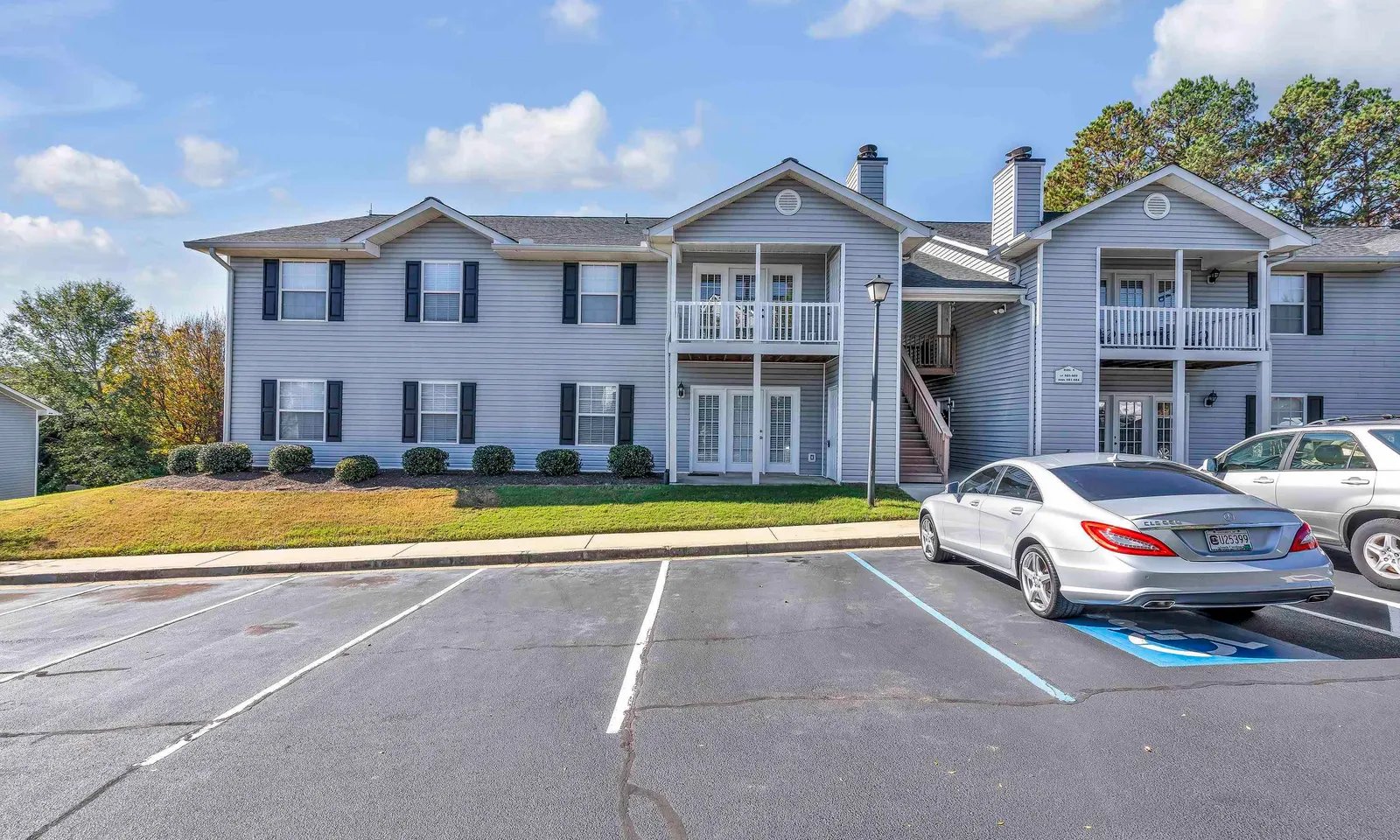 Pelham Square, Greer Community