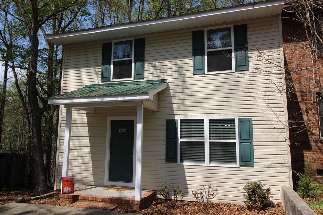 Goldenwoods, Clemson Community