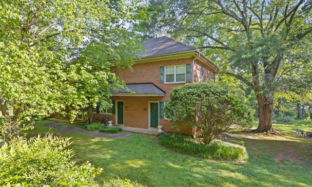 11 Faris Circle
