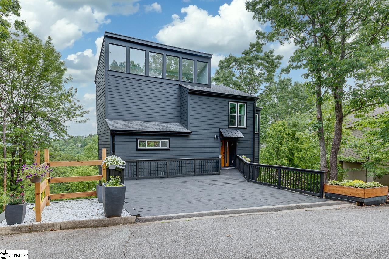 Property image 1 at 2 Hickory Ridge, Greenville, SC 29609