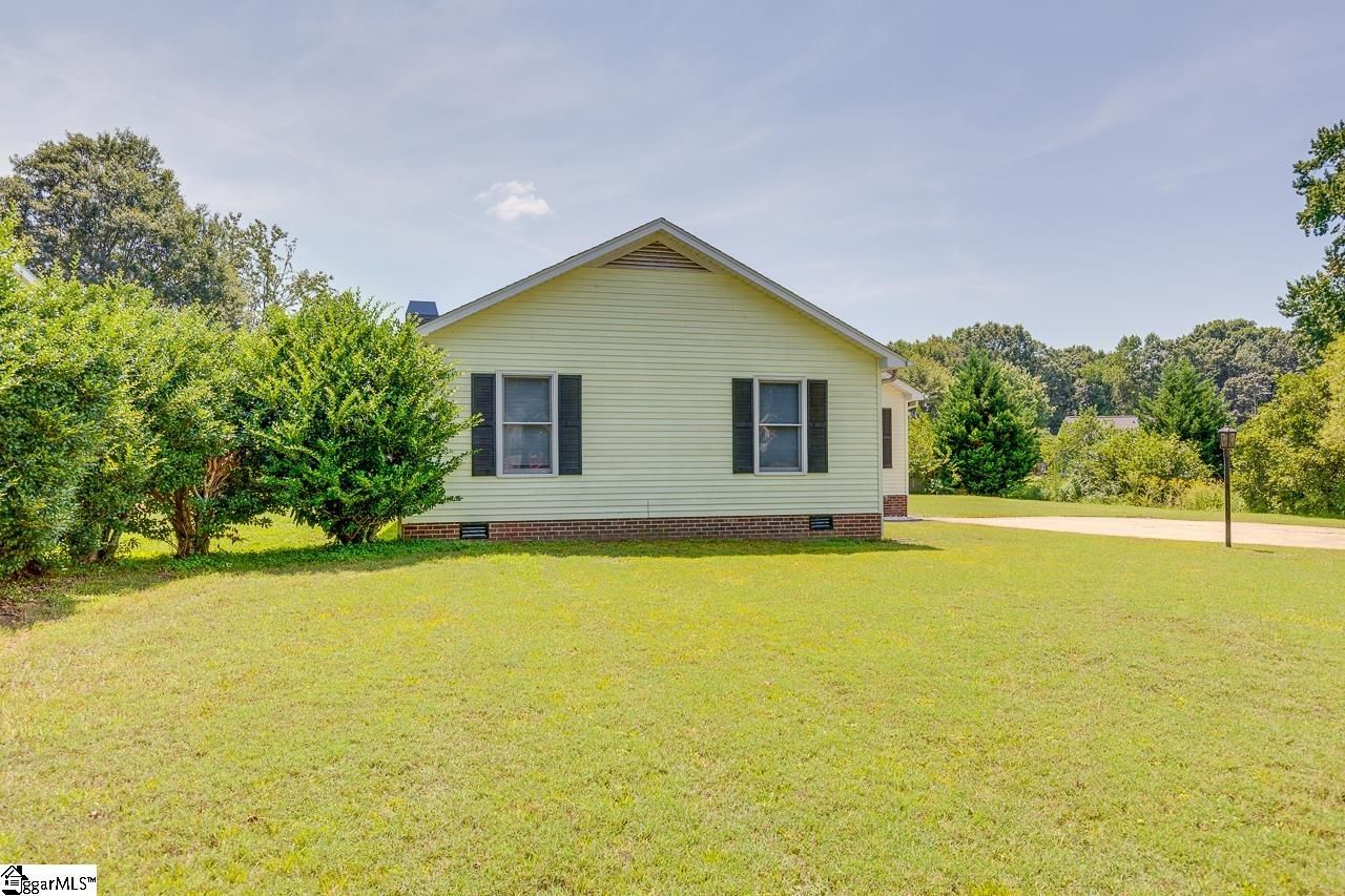 Property image 2 at 402 Mapleton Drive, Greenville, SC 29607