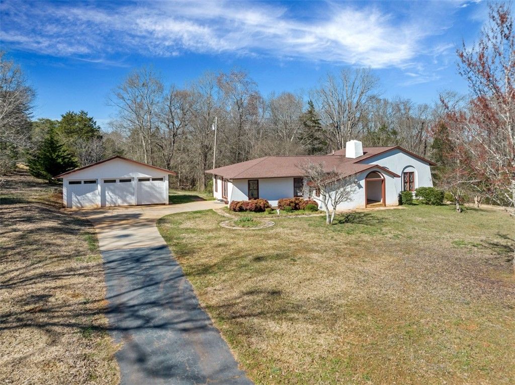 Main image of property at 6099 Oak Valley Road, Seneca, SC 29678