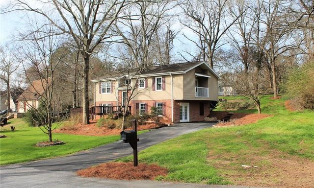 108 Bracken Court
