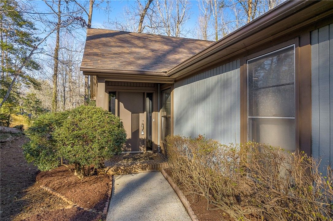 Property image 3 at 105 Oak Ridge Court, Greer, SC 29650