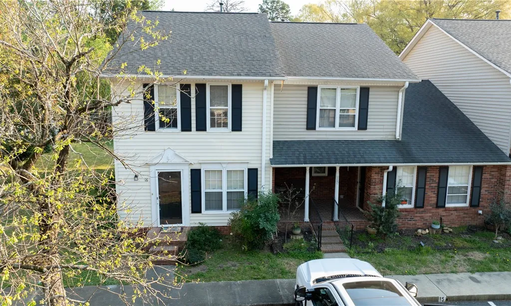16 Somersett Drive