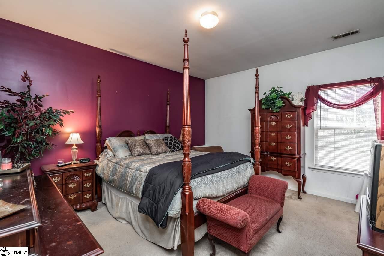 Property image 5 at 20 Robin Hood Road, Greenville, SC 29607