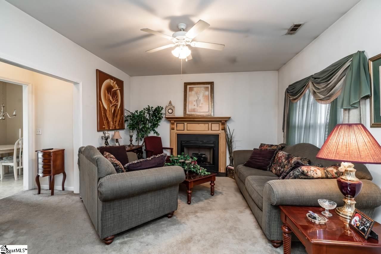 Property image 3 at 20 Robin Hood Road, Greenville, SC 29607