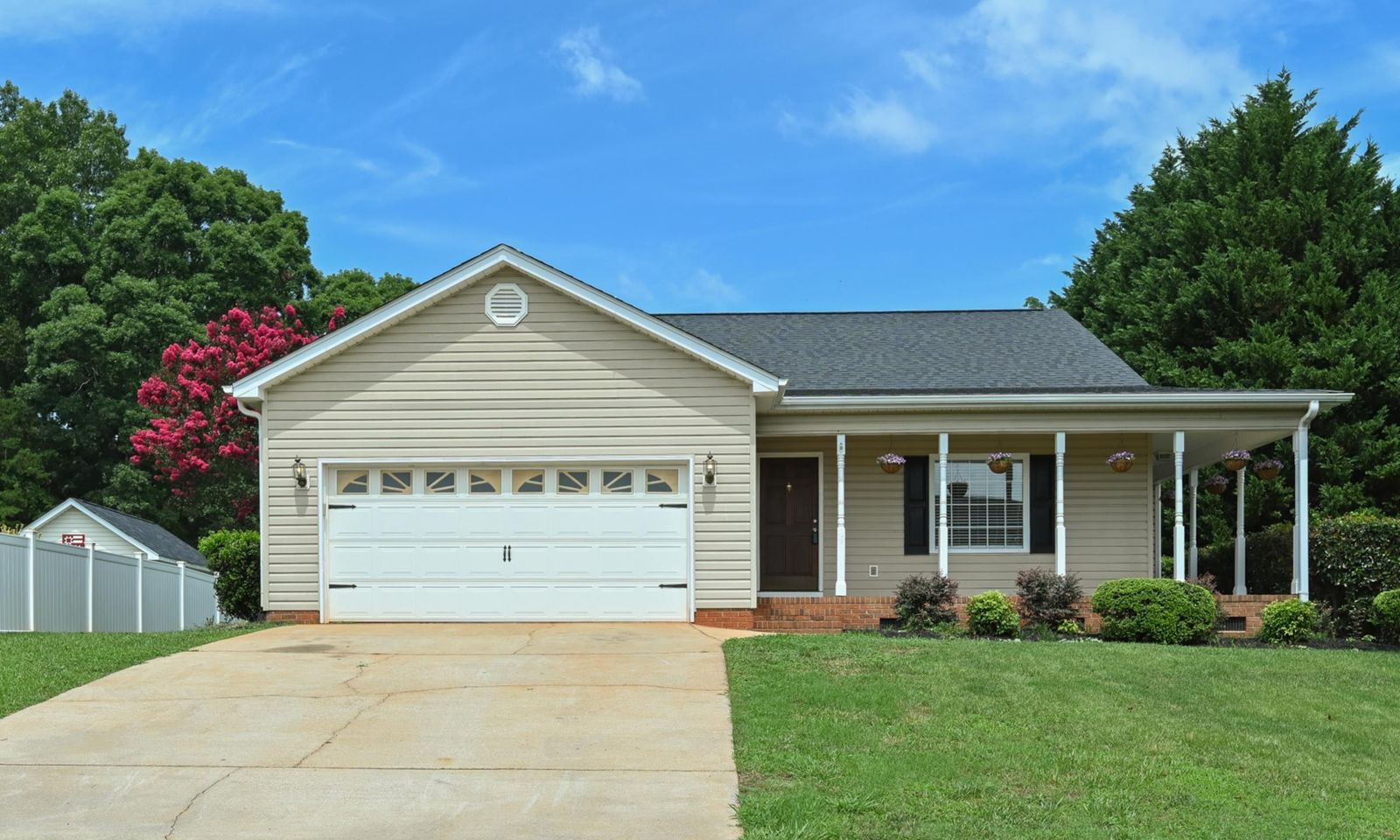 Property image 2 at 19 Raynes Court, Taylors, SC 29687