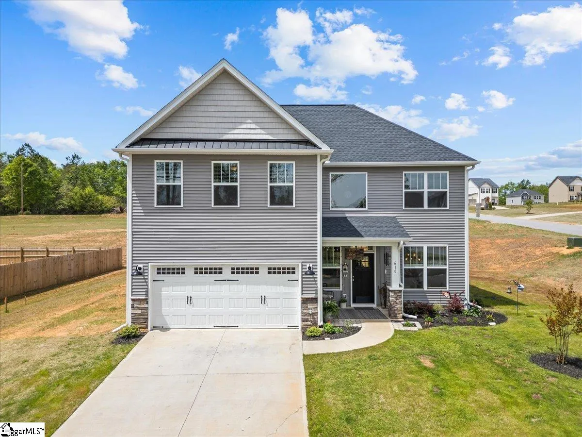 Hawk Ridge, Cowpens Community