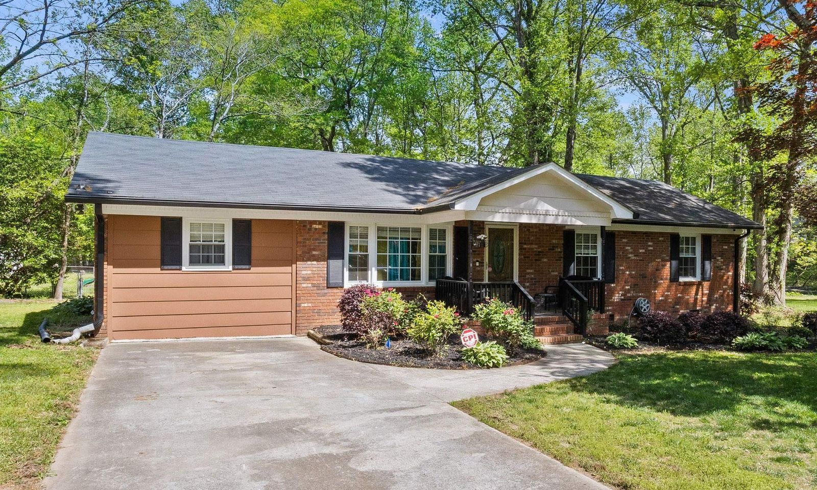 Colonial Hills, Taylors Community