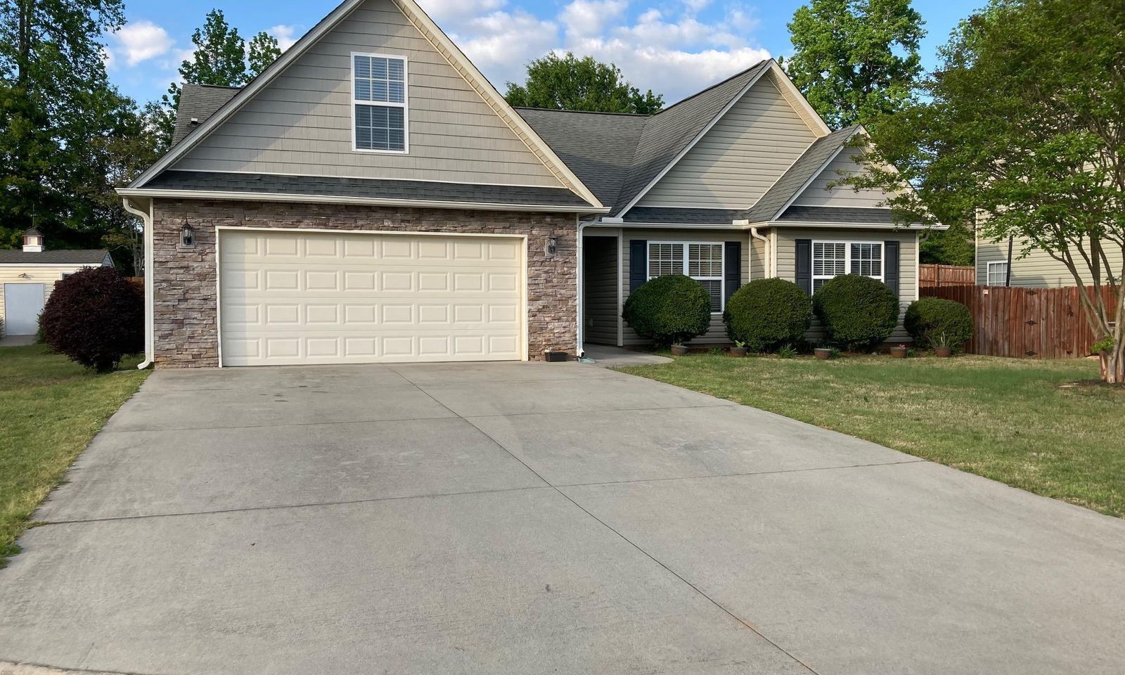 Property image 2 at 112 Kingsdale Court, Simpsonville, SC 29680