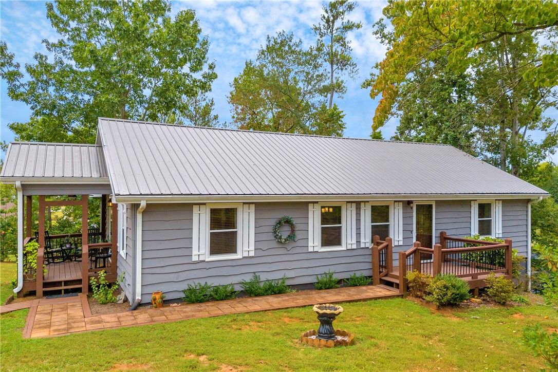 Property image 1 at 1009 Hillsborough Drive, Seneca, SC 29678