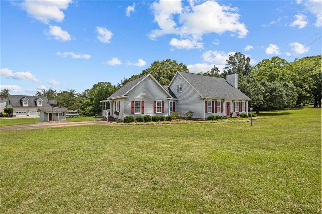 Property image 3 at 102 Berkley Drive, Easley, SC 29642