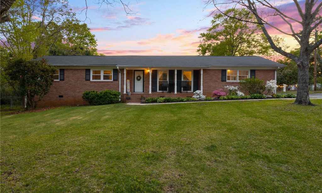 26 PINE RIDGE Drive