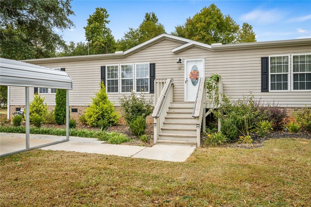 Property image 1 at 105 Twin Oaks Court, Iva, SC 29655