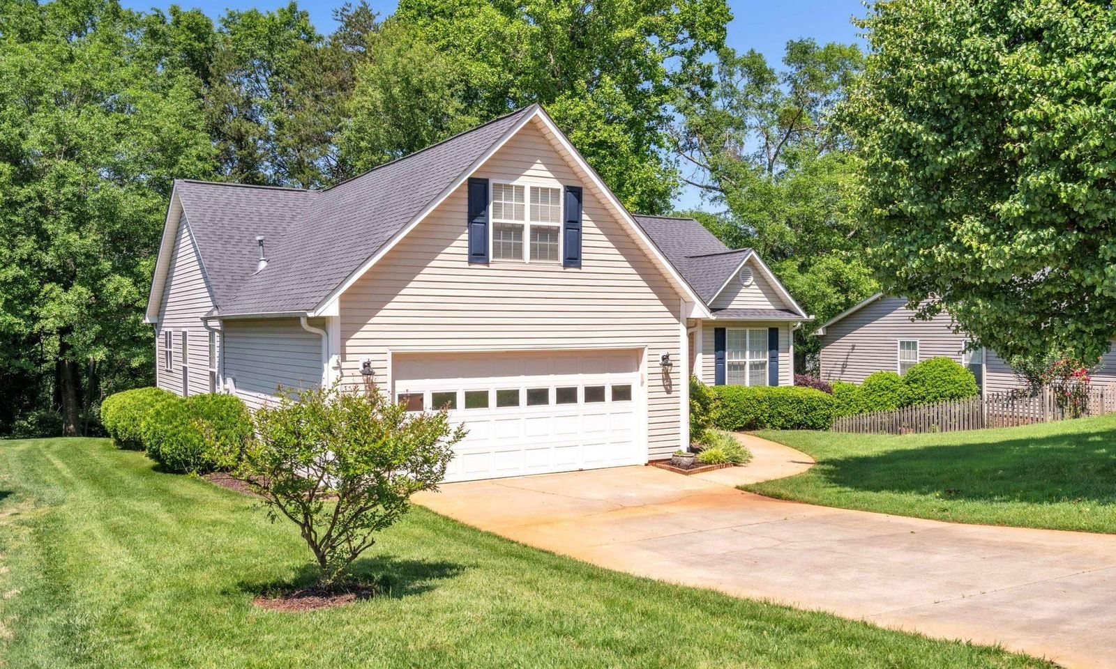 Property image 3 at 8 Pheasant Ridge Drive, Taylors, SC 29687
