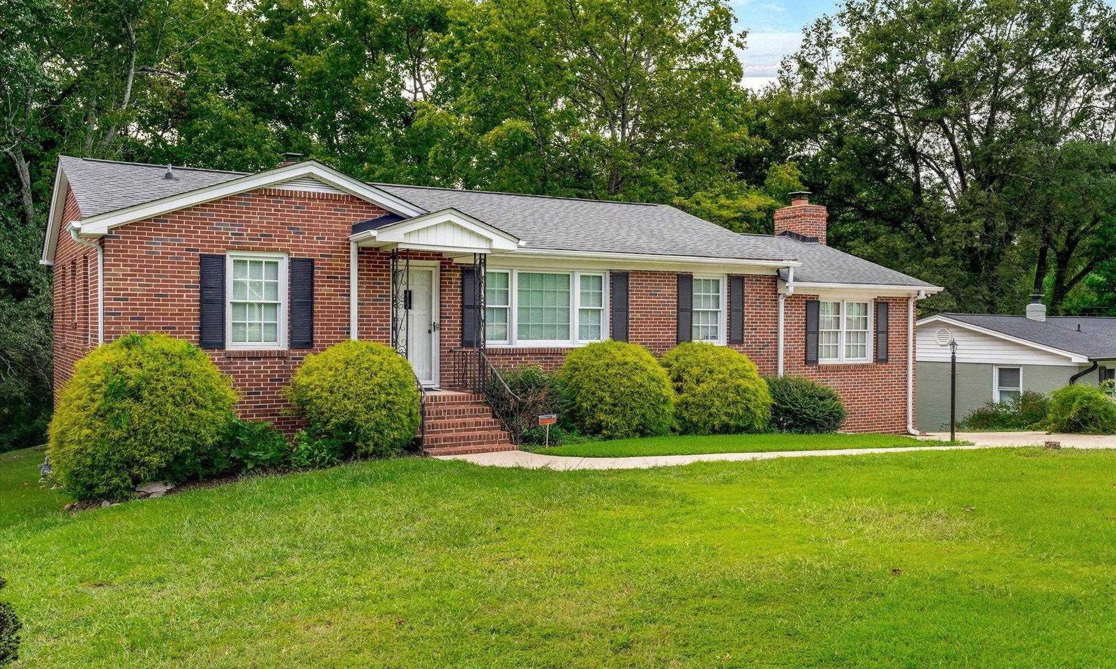Property image 1 at 100 Thornwood Drive, Taylors, SC 29687