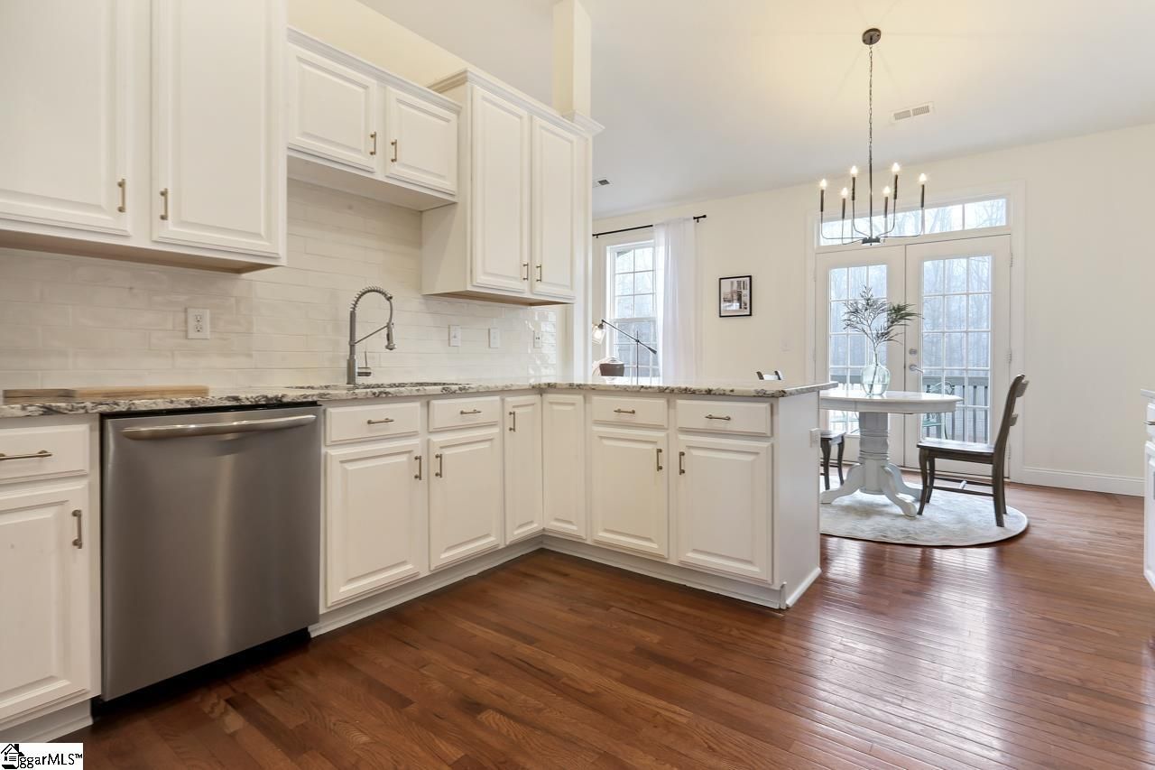 Property image 5 at 6 Rockledge Drive, Greenville, SC 29609