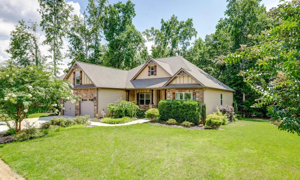 3044 English Cottage Way