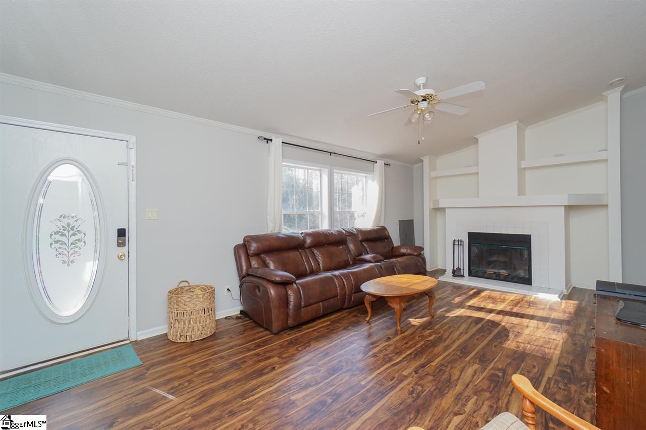 Property image 3 at 100 N Plainview Drive, Greenville, SC 29611