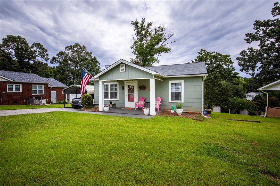 Property image 1 at 706 Grady Street, Seneca, SC 29672
