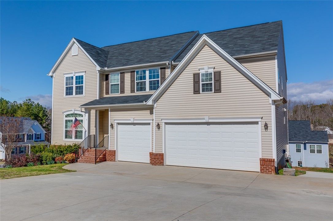 Property image 2 at 3 Grace Court, Easley, SC 29642