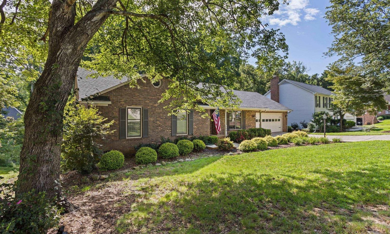 Property image 3 at 208 W Silverleaf Street, Greer, SC 29650