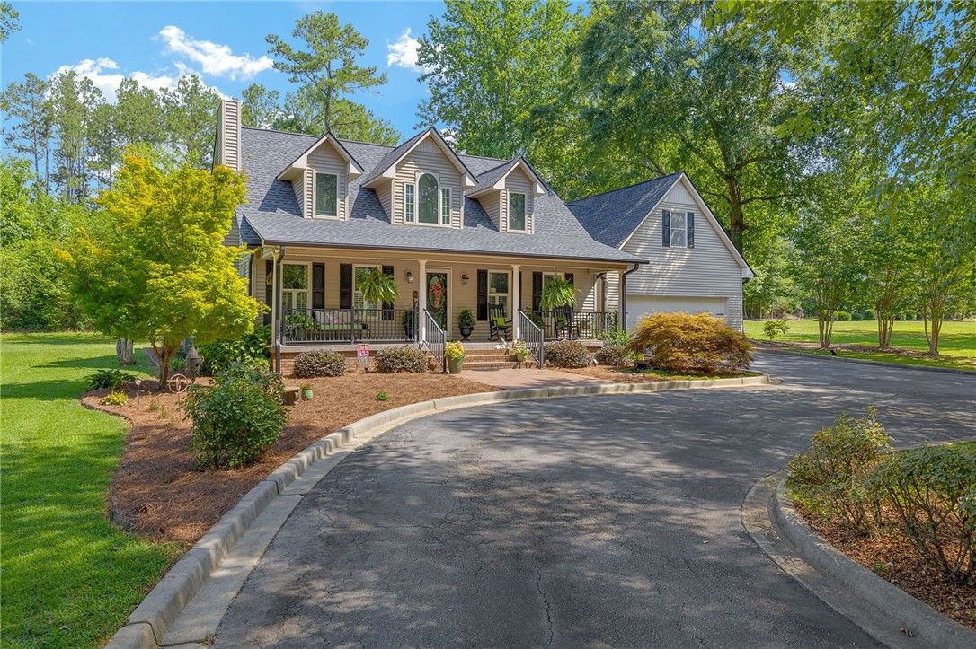 Property image 1 at 300 Horseshoe Drive, Seneca, SC 29678